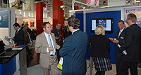 MEDICA® 2010: Herr Wolter, Geschäftsführer der Synios GmbH, Herr Jörgs und Herr Rubenbauer, Bezirksleiter der IOS GmbH, im Gespräch mit Interessenten (vlnr.) MEDICA® 2010: Herr Wolter, Geschäftsführer der Synios GmbH, Herr Jörgs und Herr Rubenbauer, Bezirksleiter der IOS GmbH, im Gespräch mit Interessenten (vlnr.)